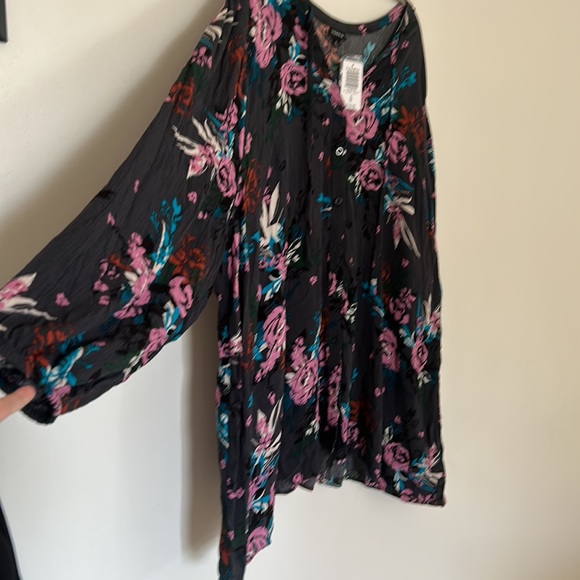 NWT Torrid Crinkle Gauze Button Front Peasant Blouse - Picture 8 of 11